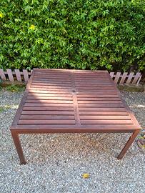 Tavolo in legno da giardino