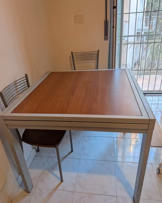 Tavolo quadrato allungabile salvaspazio
