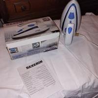 Piccolo Ferro stiro vapore da viaggio Severin 930W