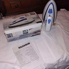 Piccolo Ferro stiro vapore da viaggio Severin 930W