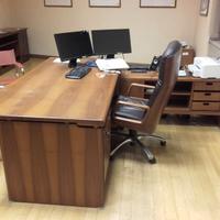 Scrivania ufficio direzionale con poltrona