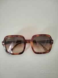 ray- ban modello tartarugato quadrato da donna