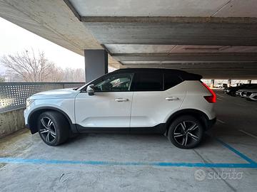 Volvo XC40 R-Design T3 benzina