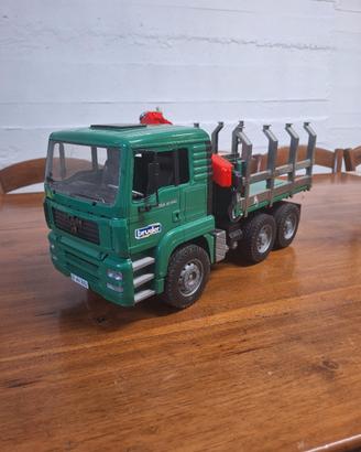 camion forestale giocattolo