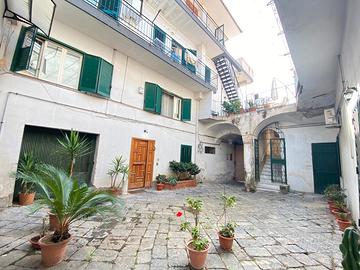 Cortile Indipendente al Centro di Giugliano MAV389