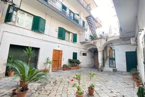 Cortile Indipendente al Centro di Giugliano MAV389