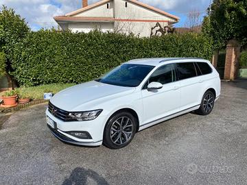 VOLKSWAGEN Passat Variant 2.0 TDI SCR EVO DSG Ex