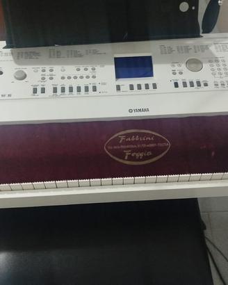 Pianoforte Yamaha DGX 650