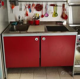 Cucina Ikea Udden rossa e Mensoloni