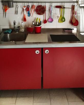 Cucina Ikea Udden rossa e Mensoloni