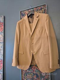 vestito color beige carico