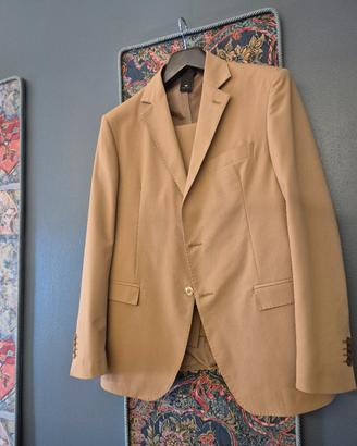 vestito color beige carico