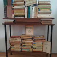 Piccolo mobile in legno e ferro