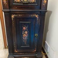 antico comodino e specchiera 