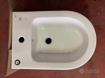 coppia di sanitari sospesi Rak Ceramics