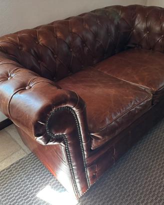 Divano in pelle marrone mod. Chesterfield