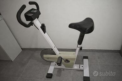 Cyclette per fare esercizio in casa