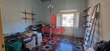 Appartamento di 130 m² con più di 5 locali a Firen