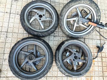 RUOTE COMPLETE APRILIA SR 50 blocco piaggio