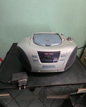 Radio,  CD, funziona a 220 e a batteria, portatile
