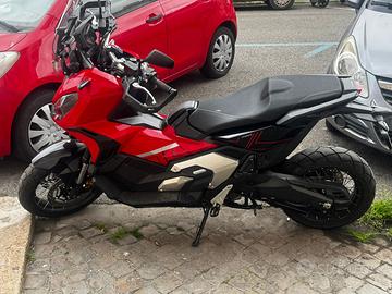 Honda X-ADV 750 u