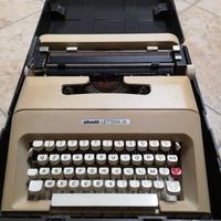 macchina da scrivere con custodia