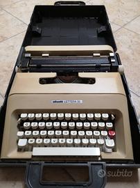 macchina da scrivere con custodia