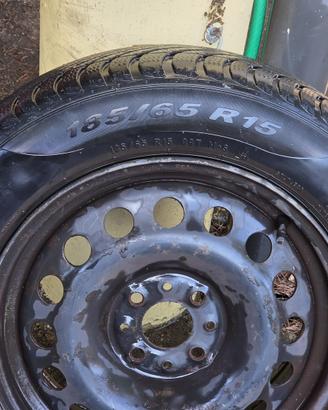 Gomme invernali complete di cerchione 165/65 R15