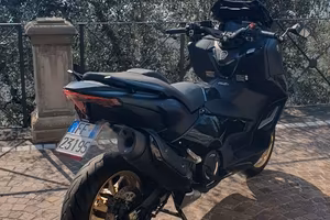 Tmax 560 tech max 08/2023 (garanzia 7 anni)
