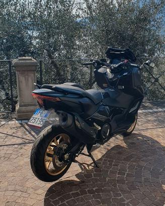 Tmax 560 tech max 08/2023 (garanzia 7 anni)