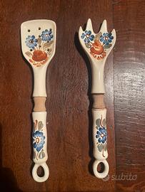 Set posate da insalata in ceramica e legno dipinte