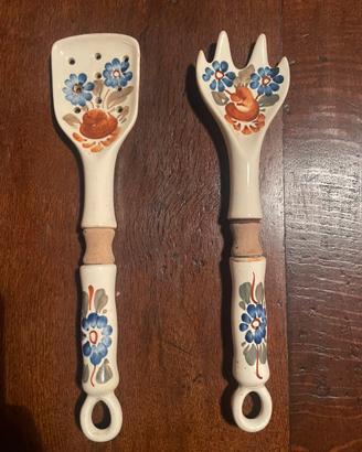 Set posate da insalata in ceramica e legno dipinte