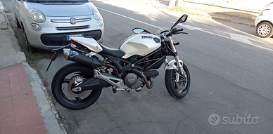 Ducati Monster 696