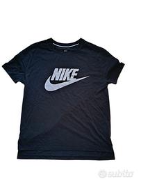 T-shirt NIKE nera