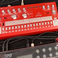 Behringer RD 6 red