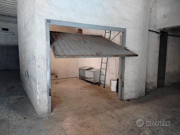 Magazzino /garage/box via Paisiello 31