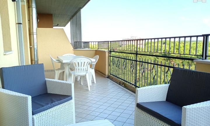 Bilocale con terrazzo al quinto piano Climatizzato