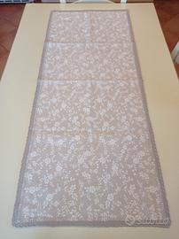 Runner in cotone con merletto ad uncinetto 