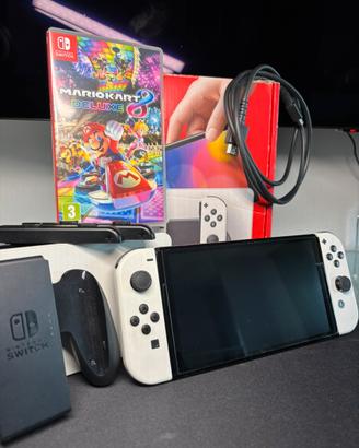 Nintendo Switch OLED Bianca + Mario Kart 8 Deluxe