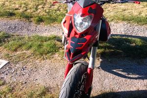 ducati hypermotard 796