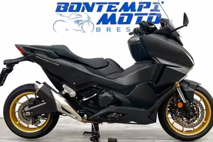 Honda Forza 750