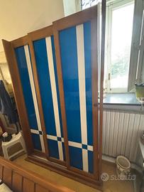 Porta scorrevole in legno massello e vetrate decor