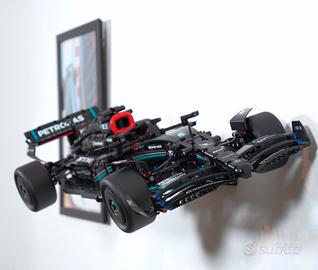 Lego 42171 Mecedes F1 staffa a muro