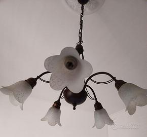 Lampadario con portalampade in vetro a corolla