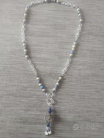 Collana colore argento e blu