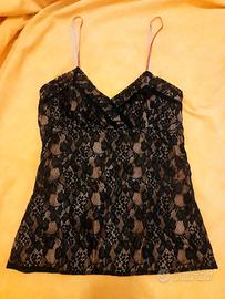 Elegante top nero in pizzo