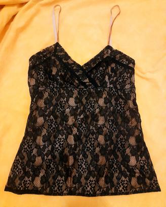 Elegante top nero in pizzo