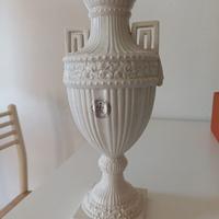 Vaso ceramica bianca stile neoclassico