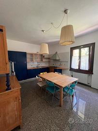 Casa luminosa con giardino