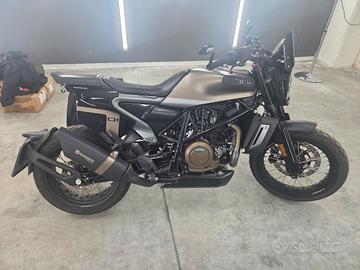 HUSQVARNA SVARTPILEN 701 Style